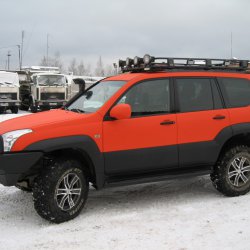 Toyota Land Cruiser 120 orange-black